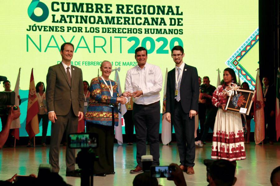Mary Shuttleworth, Founder and President of Youth for Human Rights International, presenting Antonio Echevarría García, Governor of the State of Nayarit with an award to honor his dedication to providing human rights education to all in Nayarit.