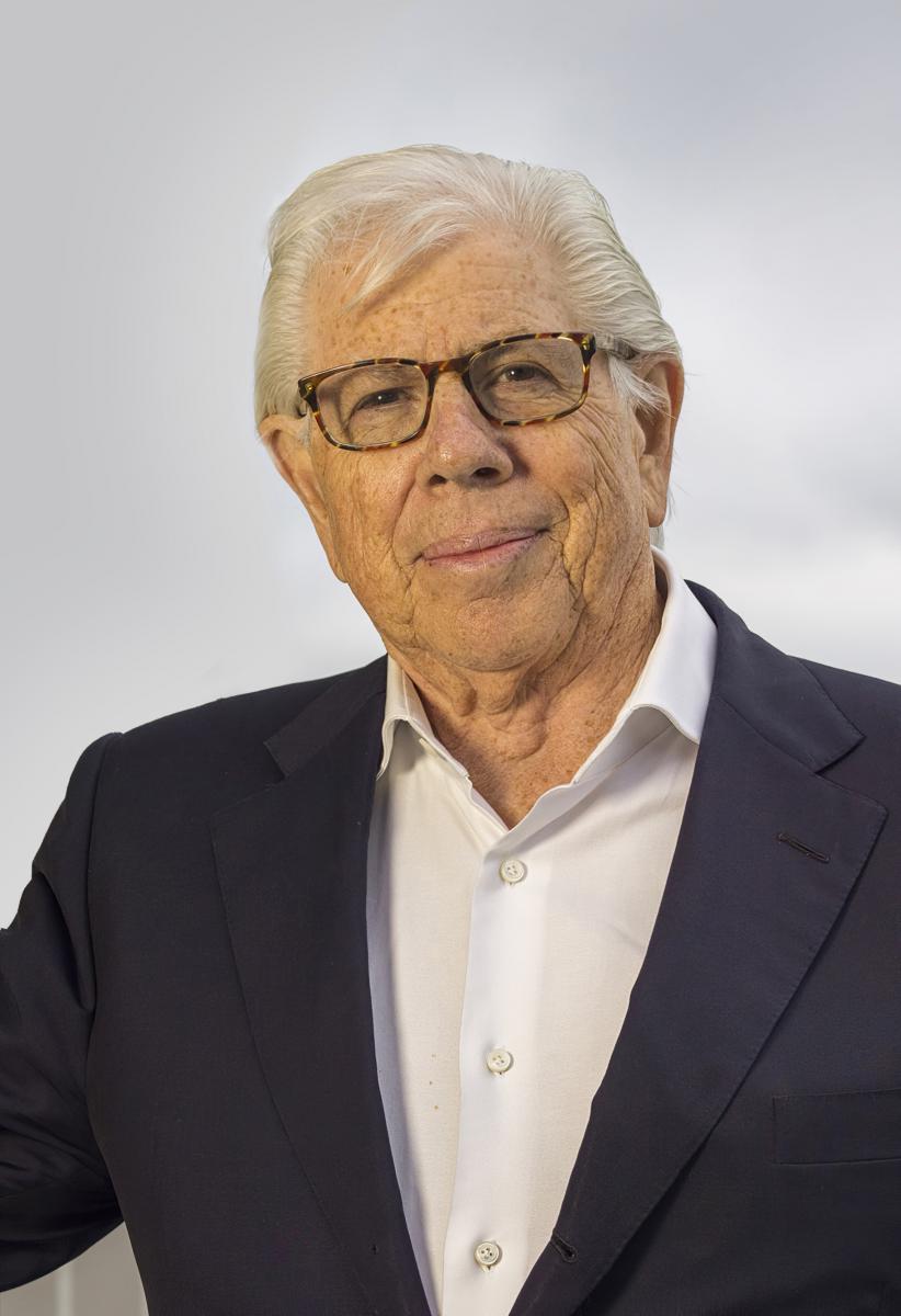 Carl Bernstein, prize-winning reporter from the Washington Post and author of "All the President's Men" discusses his memoir "Chasing History: A Kid in the Newsroom."