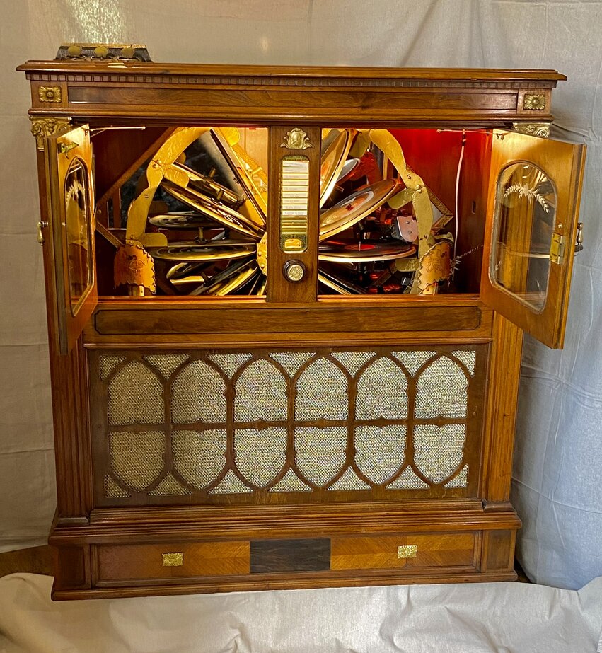 Mills Troubadour jukebox in pristine condition, acquired from the now-defunct Enrico Caruso Museum of America in Brooklyn, N.Y.