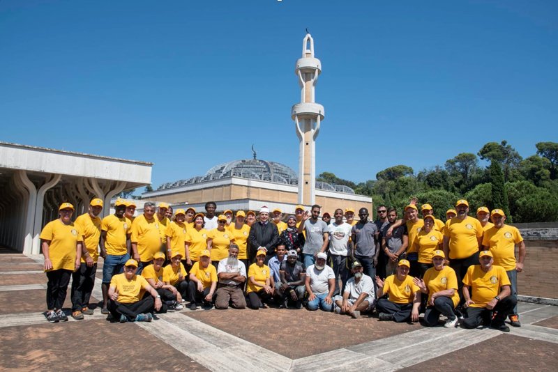 Volunteers at the Grand Mosque of Rome took part in an environmental initiative to restore the beauty of the neighborhood surrounding the largest mosque in the Western World.