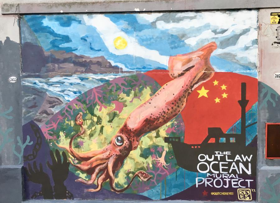 Художник-монументалист Фелипе Рейес хвалит проект настенной росписи Outlaw Ocean, наводящий на размышления в сотрудничестве с журналистом Яном Урбиной.