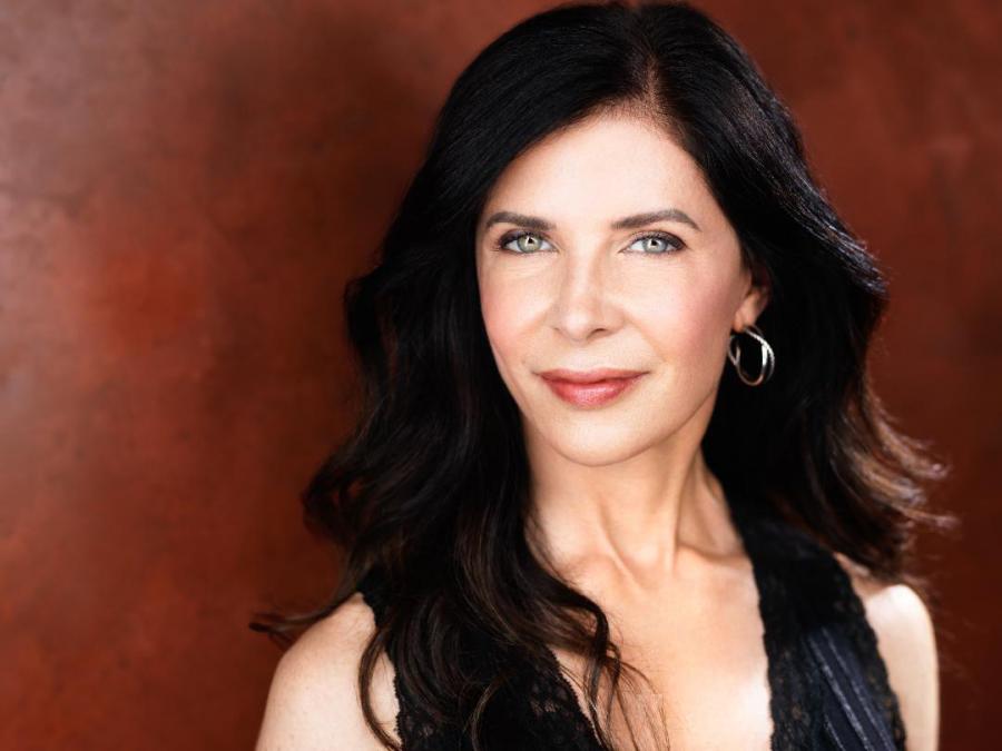 Actress-Singer Victoria Guthrie (photo by DreamMaker Talent)