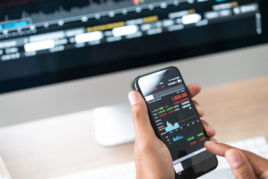 Stock Trading App Market is Set To Fly High in Years to Come | Webull, Interactive Brokers, Robinhood