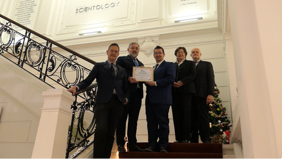 Mr Gustavo Guillerme delivers recognition for L. Ron Hubbard