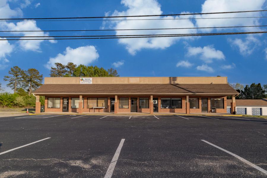 Well-built, well maintained and fully leased commercial multi-unit office building in South Hill, VA (Mecklenburg County)