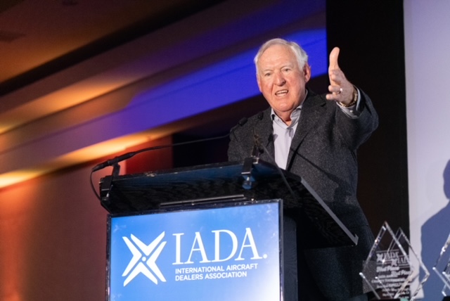 Wayne Starling Accepts the IADA Lifetime Achievement Award.