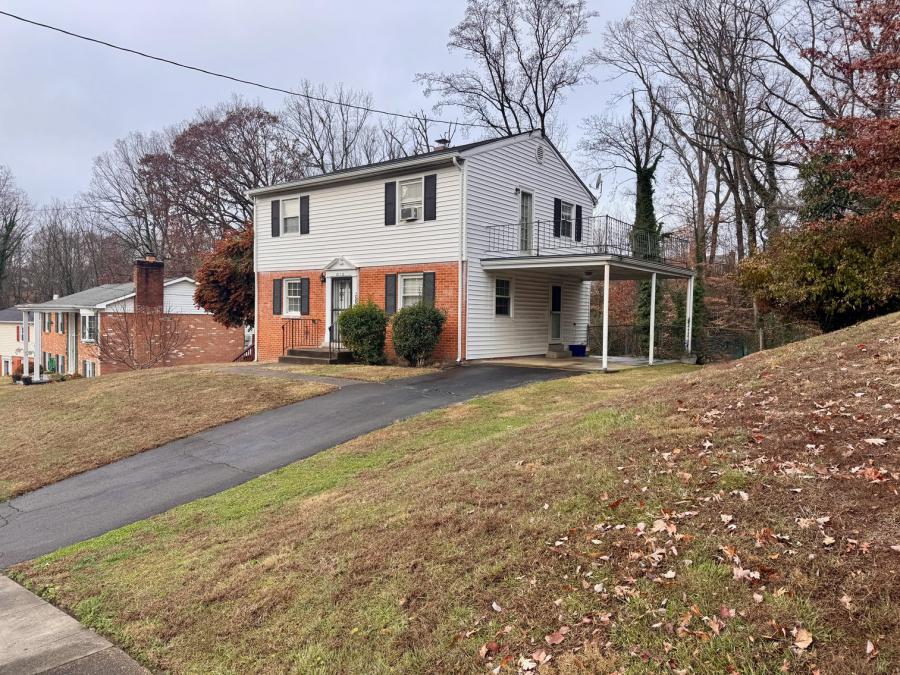 4BR/2.5BA home on .29 +/- acre lot in the Marumsco Plaza neighborhood of Prince William County, VA •	This home measures 2,100 +/- sf. (1,770 +/- finished sf. above grade & 660 +/- sf. basement)