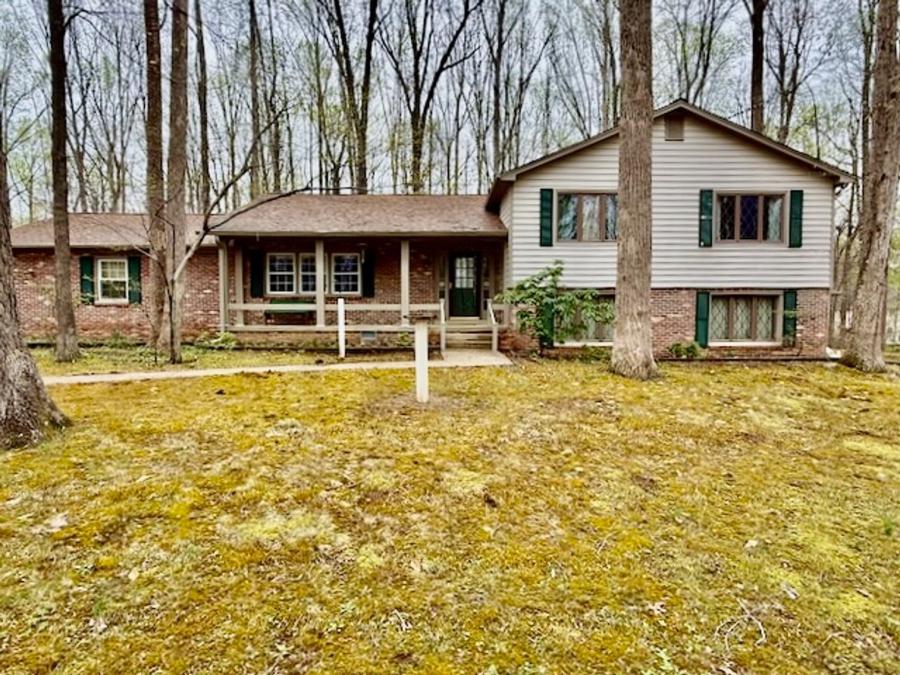 This home measures 2,796 +/- sf. (1,788 +/- sf. above grade & 1,008 +/- sf. basement), and features a large eat-in kitchen (all appliances convey) w/large pantry & built-in desk; formal living room; dining room; attic; attached 2 car garage (576 +/- sf.)