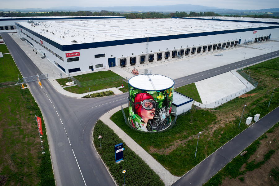 Exterior aerial view of AUTODOC's fulfillment center in Cheb, which has been outfit with TGW Logistics warehouse automation systems