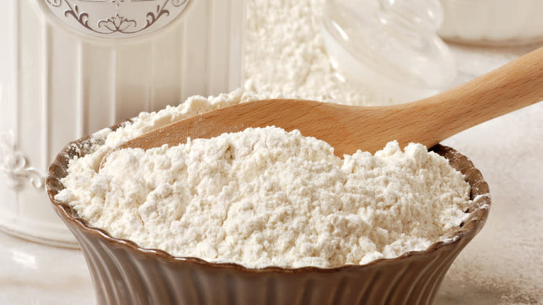 The global self-rising flour market is projected to be valued at USD 961