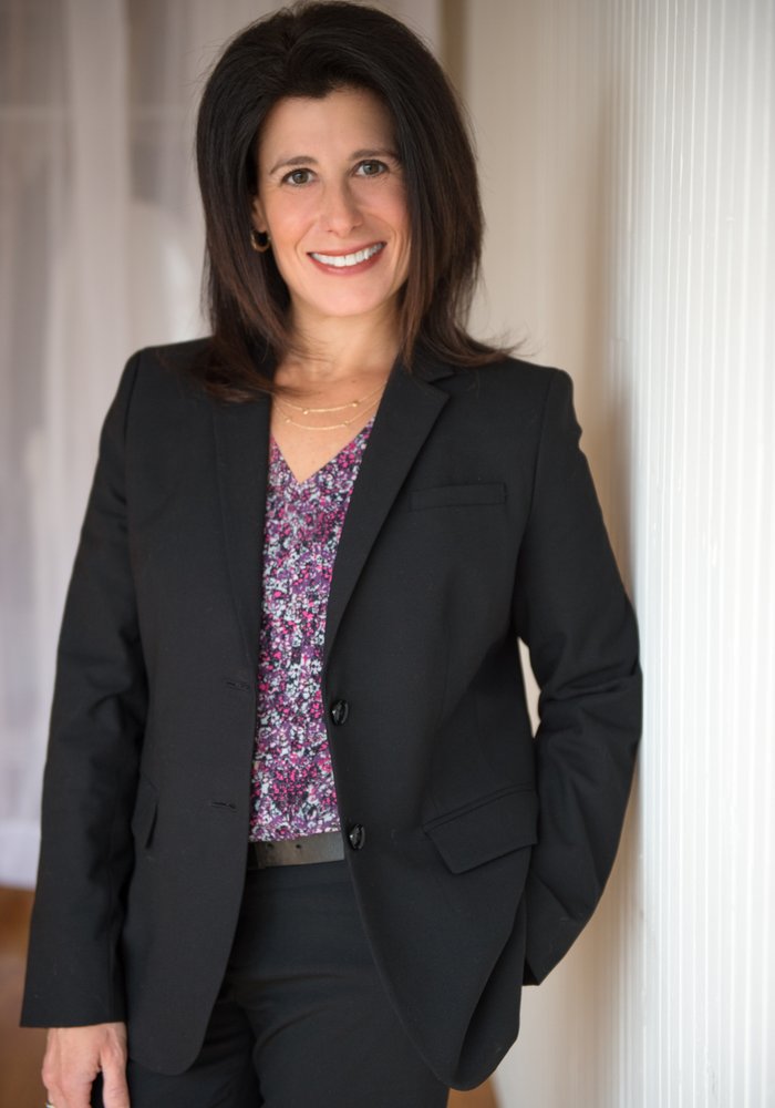 When a seasoned chiropractor couldn’t find a safe, supportive pillow for her toddler, she didn’t settle—she invented one Lussi & Company