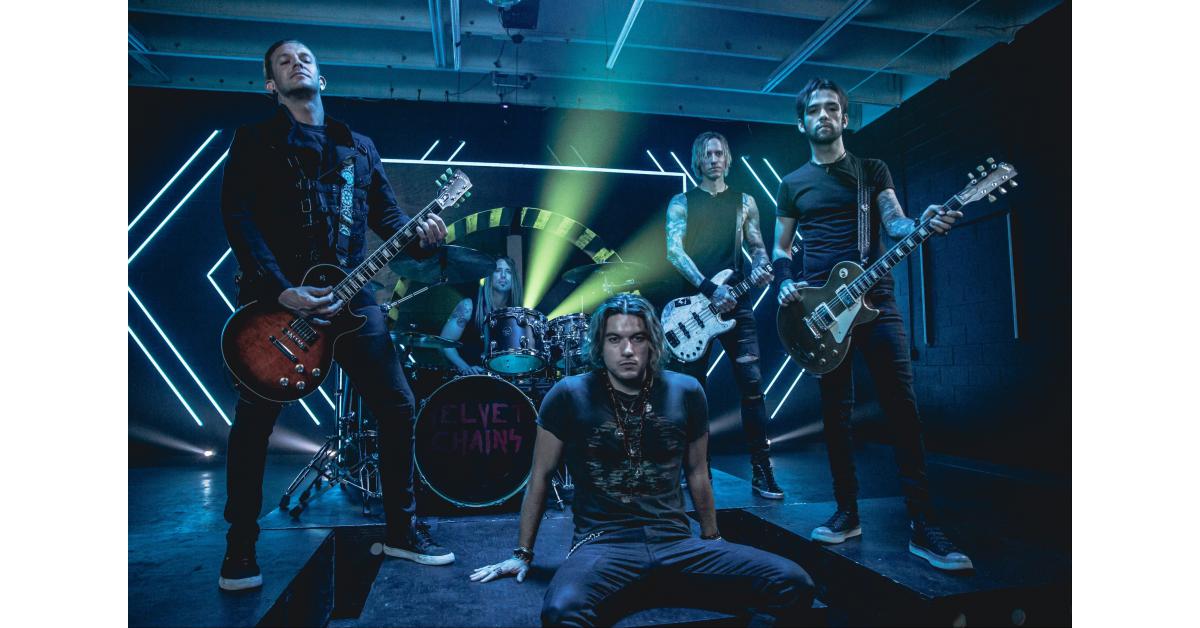 The chain live. Вельвет группа. Black Velvet группа. Вельвет песня