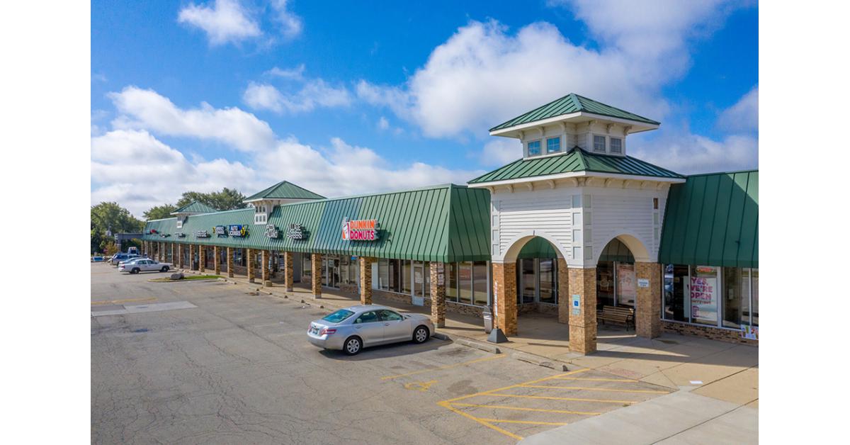 Woodridge Plaza Acquisition Propels Red Mountain Growth
