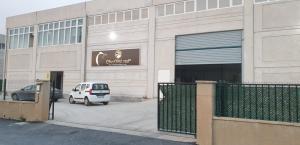 The Olive Oil Factory – OliveOilsLand has a retail location where you can get bottles and gift containers. OliveOilsLand makes a great blessing. You can taste the oils and balsamic on bread and they have ingredients that enable you to refill you suppresse