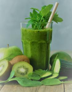  green juices  made from kale , green apple, abundant in polyphenol , they  active Sirtuins  genes