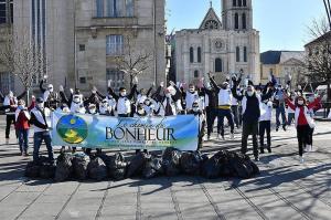French Scientologists promote environmental responsibility with frequent neighborhood cleanups.