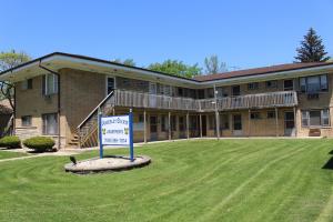 Amberley Courts Apartments in Midlothian, Illinois