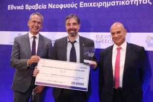 Ioannis Tsamardinos, CEO at JADBio, receiving the 1st prize for top spin-off in Greece