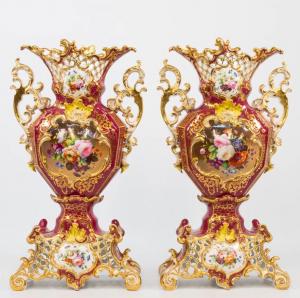 Magnificent pair of vases from Old Paris from the beginning of the 19th century, donated to the museum 50 years ago, with a trellis from top to bottom (estimate: $ 5,000- $ 15,000).