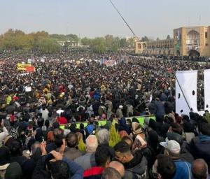 11/23/2021-Friday’s demonstration was so crowded that the regime’s state-run media, 30,000 which usually censors news of protests, admitted that more than 30,000 people of Isfahan province had gathered at Zayandeh Rud.