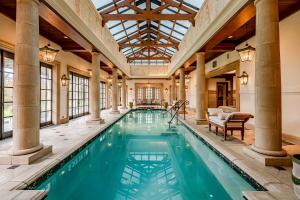 Exquisite indoor pool