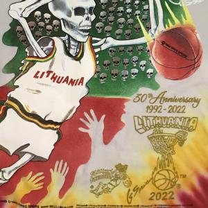 30 metų jubiliejus riboto leidimo pasaulinio garso Grego Spearso „Slam Dunking“ Lietuvos krepšinio marškinėliai.