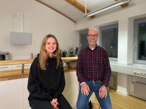 Anna Matic und Oliver Lietz, CEO, nanocosmos im Berliner Büro