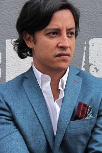 Edison Ruíz in Burbank Ca, dressed by Dexit and Co.