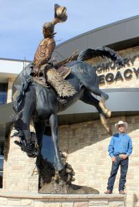 Monument of the great bucking horse Steamboat for the UW.