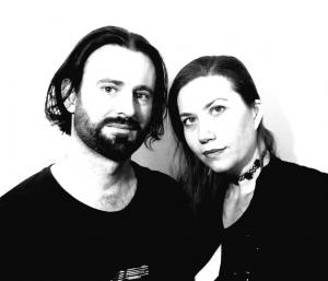 Photo of Ben Knight and Rebecca Voorn-Knight from the Australian music duo Piperlain