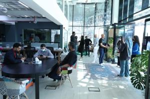 The Collective Hub, propulsé par Tenmou, est le principal espace de coworking communautaire de Bahreïn