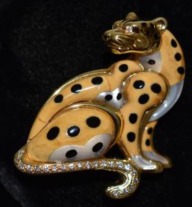 Circa 1980 contemporary modern 18kt yellow gold, stone, shell and diamond leopard brooch.