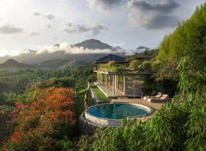 Nestled near the majestic Menjangen Mountains in northwest Bali, incredible family villas with breathtaking views await visitors looking for a nature getaway.  photo credit @sumberkimahill