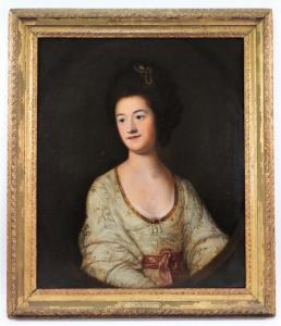 Retrato al óleo sobre lienzo de Francis Cotes (Reino Unido, 1726-1770) de una mujer aristocrática identificada en una placa como la Sra.  Elizabeth Mannering (est. $5,000-$10,000).
