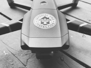 Los drones se usan para ver techos inaccesibles