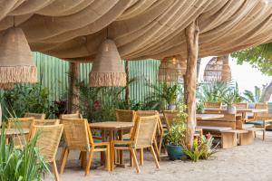 Perozah outdoor seating area design made in natural raffia