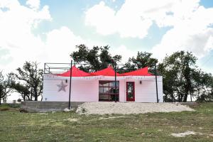 tiny homes to stay at in fredericksburg texas