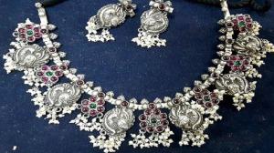 Artificial jewelry shops in Kolkata