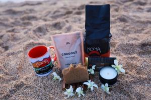 Kona Earth spa gift set on sand