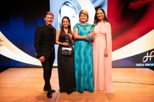 Juliana Carvalho on the stage of the Eiffel Tower with Luiza Brunet and guests