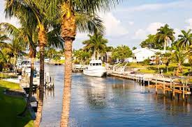 House on canal with boatslip in Ft Myers FL