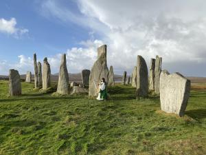 Harpist Christina Tourin Reflects the Colors of the Earth and Sky on Geodepédie - Hidden Light