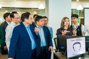 The Prime Minister visits the workspace of FRENZ Brainband by Earable Neuroscience at the National Innovation Center (NIC)