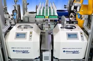 Hauschild SpeedMixer® in a robotic system