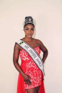 Mrs.Universe Jamaica 2022-Oliva Smikle Posses for Picture.