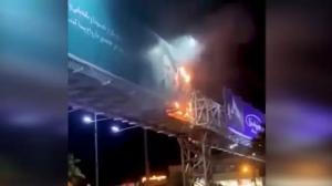 MEK Resistance Units torched a large billboard of Khamenei and regime founder Ruhollah Khomeini on a pedestrian bridge on Tehran’s Saadi Expressway.