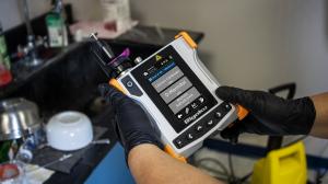 Rigaku CQL Max-ID handheld 1064 nm Raman analyzer identifying mixtures.