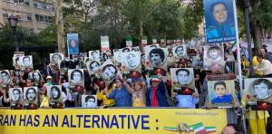 The demonstrators held placards with pictures of the regime’s numerous victims and a large banner that read, “Iran has an alternative,” referring to the National Council of Resistance of Iran (NCRI) and the ten-point plan of NCRI president-elect Maryam  Rajavi.