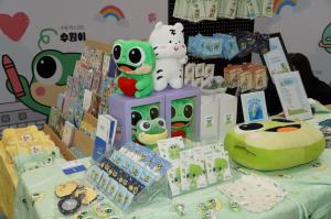 Products from companies participating in the '2023 International Children's Book & Content Festival (BOOKIZCON)' | Photo by AVING News