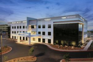 Exterior image of Crovetti Orthopaedics' Queensridge Surgery Center and Queensridge Surgical Recovery Suites Location